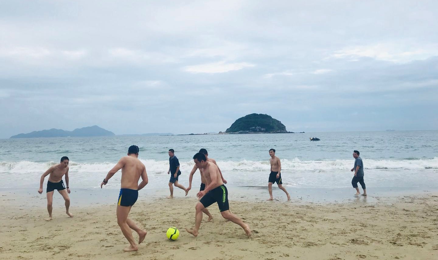 沙滩足球2.jpg
